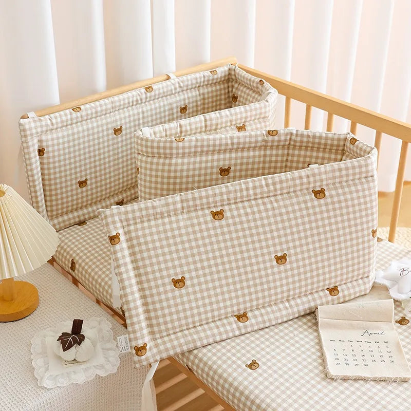 tour de lit bebe Petit adorable